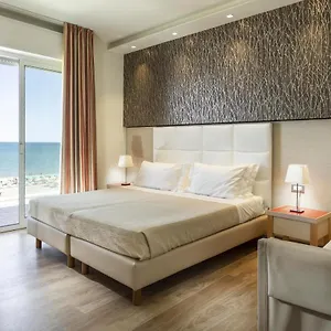 *** Hotel Kursaal - Fronte Mare Con Piscina Italy