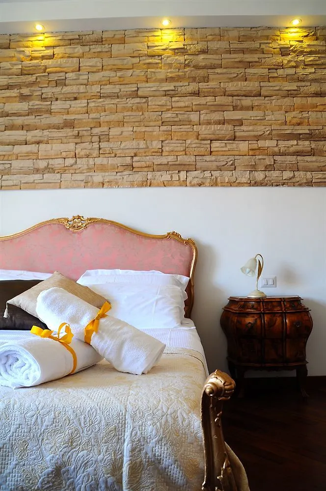 רומא Little Rhome Suites 2*,